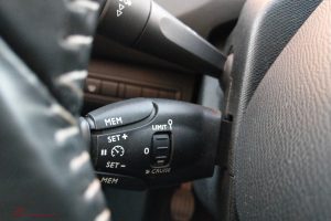 Peugeot 308 SW blue HDI Yescar Automóveis