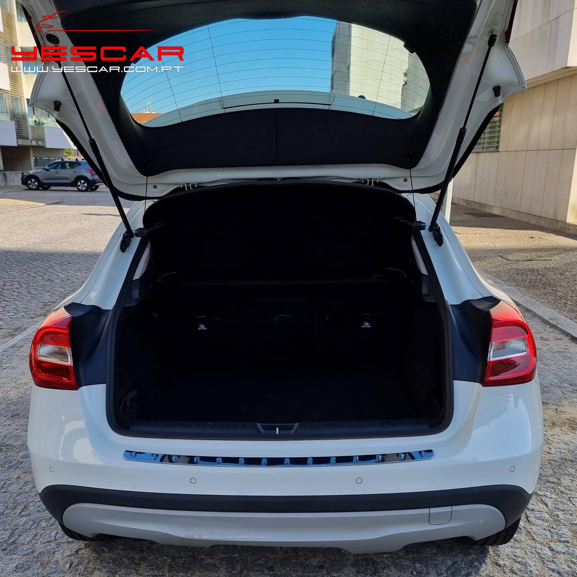MercedesBenzGLA200CDi_Yescar_Automoveis_Porto (16)
