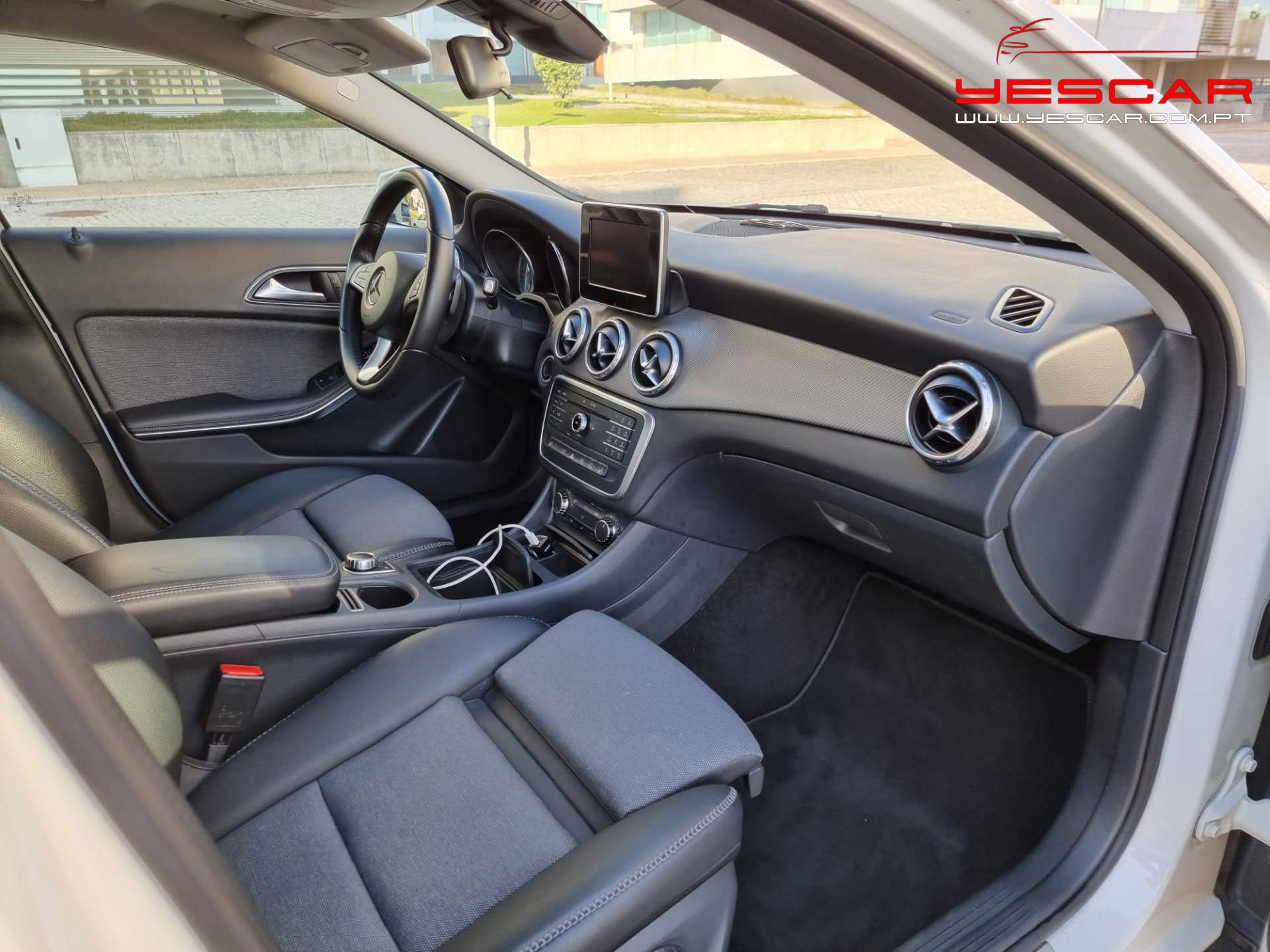 MercedesBenzGLA200CDi_Yescar_Automoveis_Porto (26)
