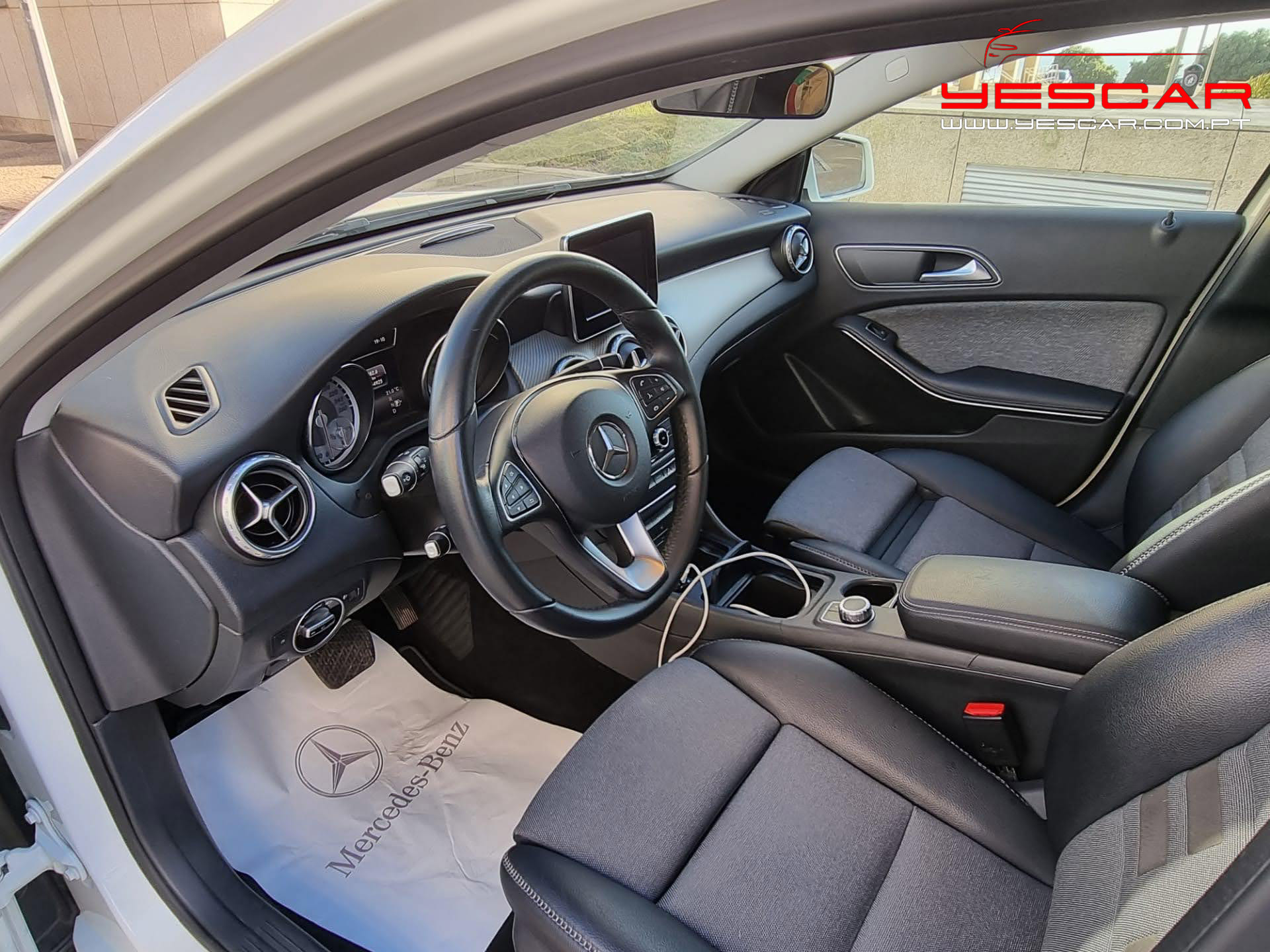 MercedesBenzGLA200CDi_Yescar_Automoveis_Porto (31)