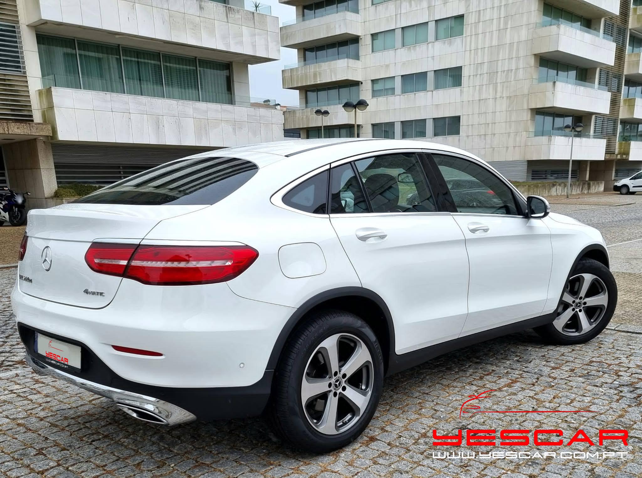 MercedesBenzGLC220d4matic_YESCARautomoveis(14)