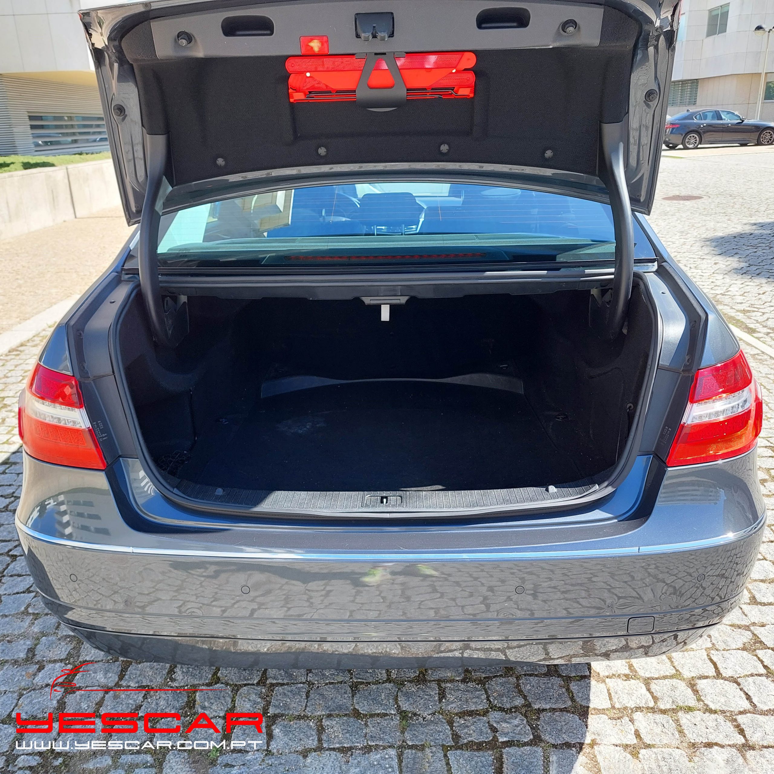 Mercedes Benz 220E YESCAR Porto (16) copiar
