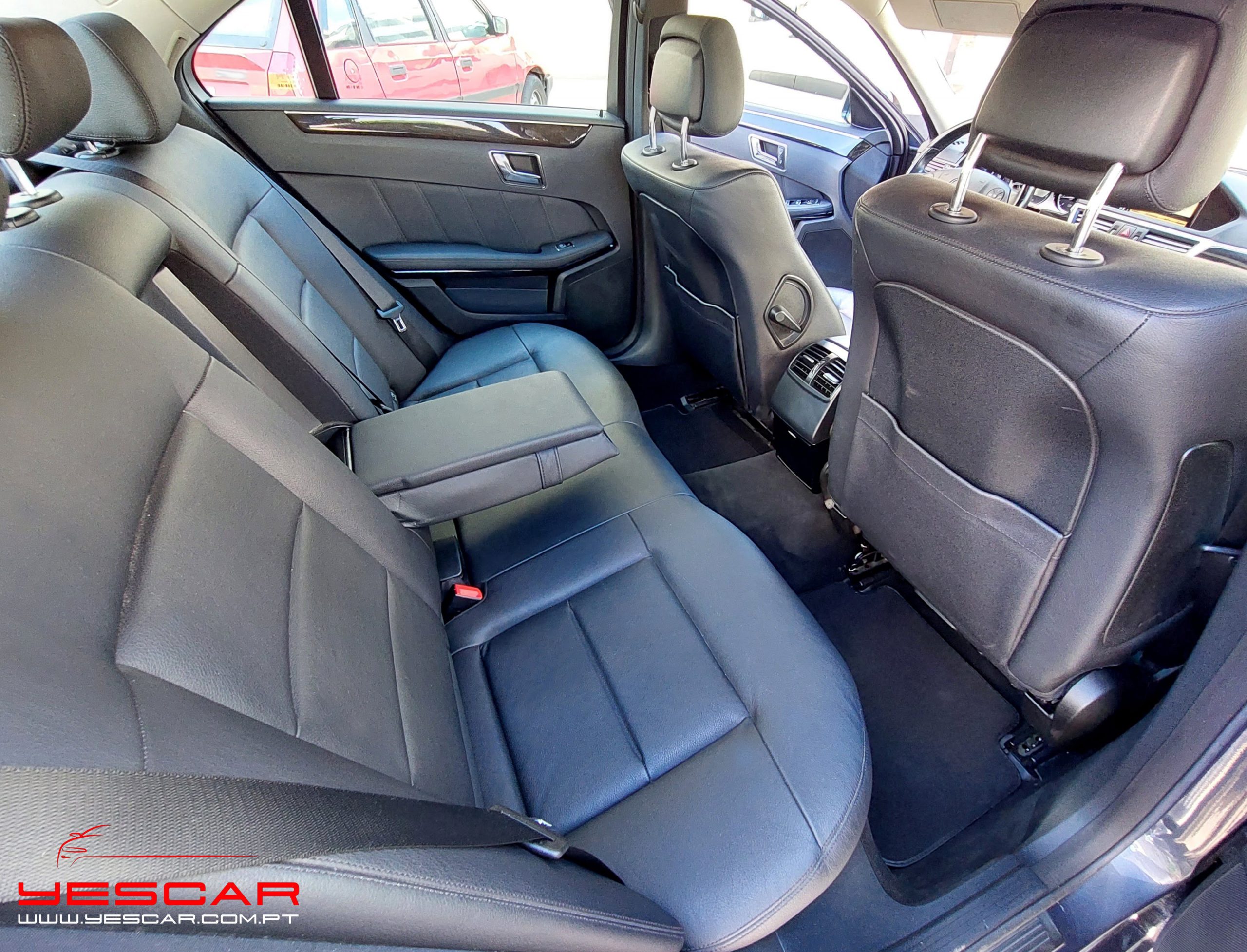 Mercedes Benz 220E YESCAR Porto (31) copiar